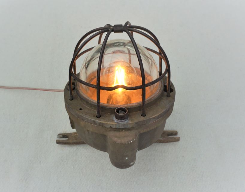 2df 1030-2 Engine room or Passengers light. Vintage, bulkhead, skotlampe, industrilampe lamper-Industri lamper-spisebordslampe-loftlampe