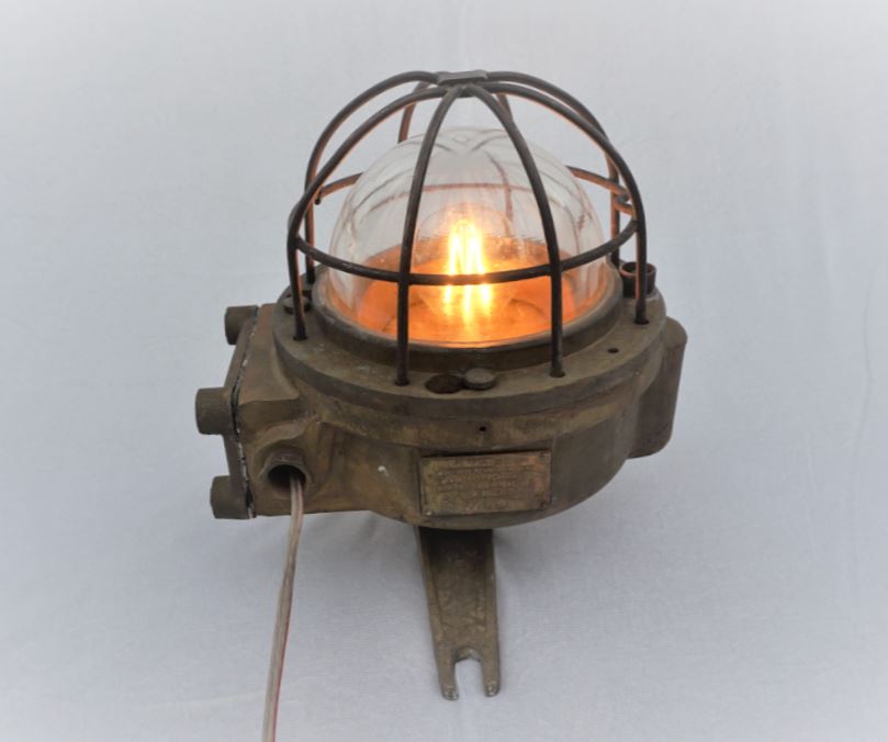 2df 1030-3 Engine room or Passengers light. Vintage, bulkhead, skotlampe, industrilampe lamper-Industri lamper-spisebordslampe-loftlampe